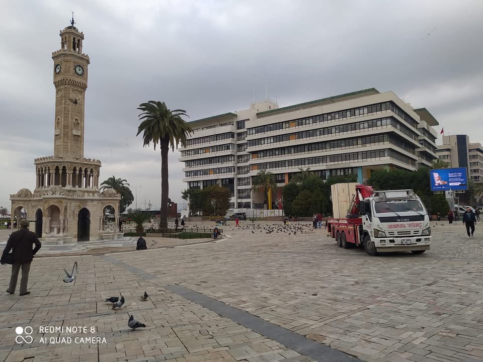 Meydanda Ağır Yük Nakliyesi